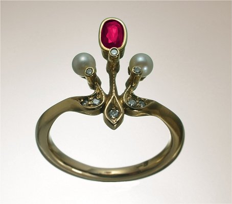 Engelse renaissance goud, diamant, robijn, zoetwater parel ring. 